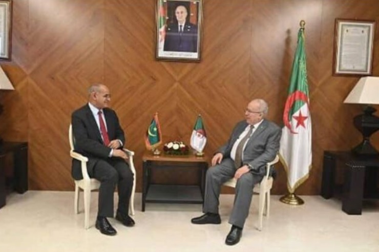 وزير النقل الموريتاني يبحث مشروع الطريق الرابط بين تندوف (...)