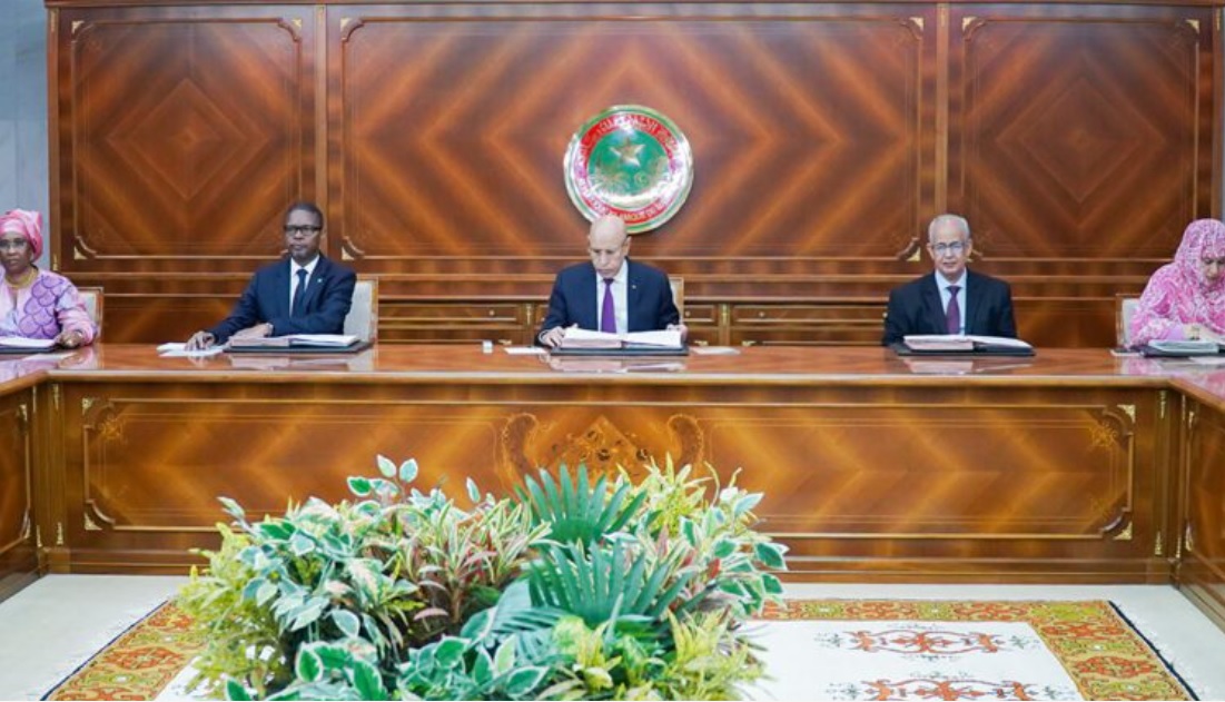 مجلس الوزراء يصادق على ثلاث اتفاقيات مع الجزائر من بينها تسليم (...)