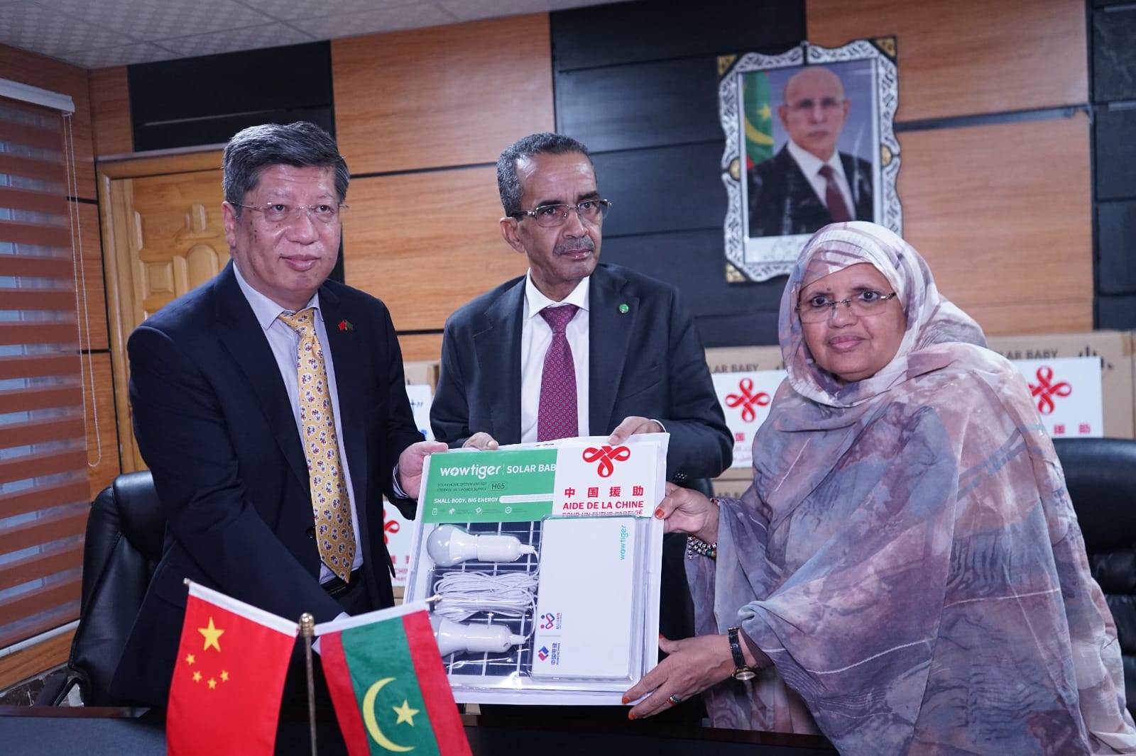الصين تهدي موريتانيا مجموعة من المعدات وأدات للطاقة (…)