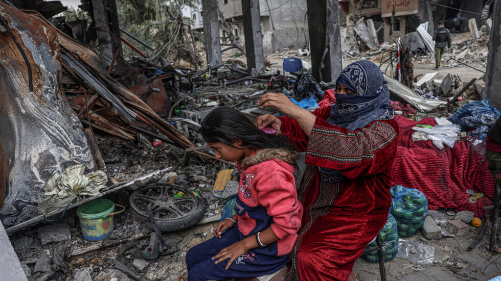 امرأة من غزة: تحت هذه الأنقاض أشلاء عائلتي