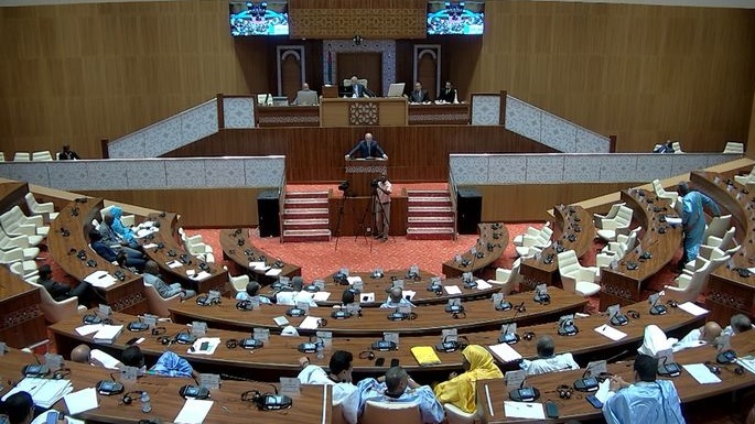 البرلمان يصادق على مشروع القانون المتعلق بمهنة العدول (…)