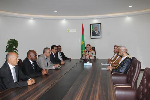 الأمينة العامة للحكومة الموريتانية تلتقي بوفد عماني