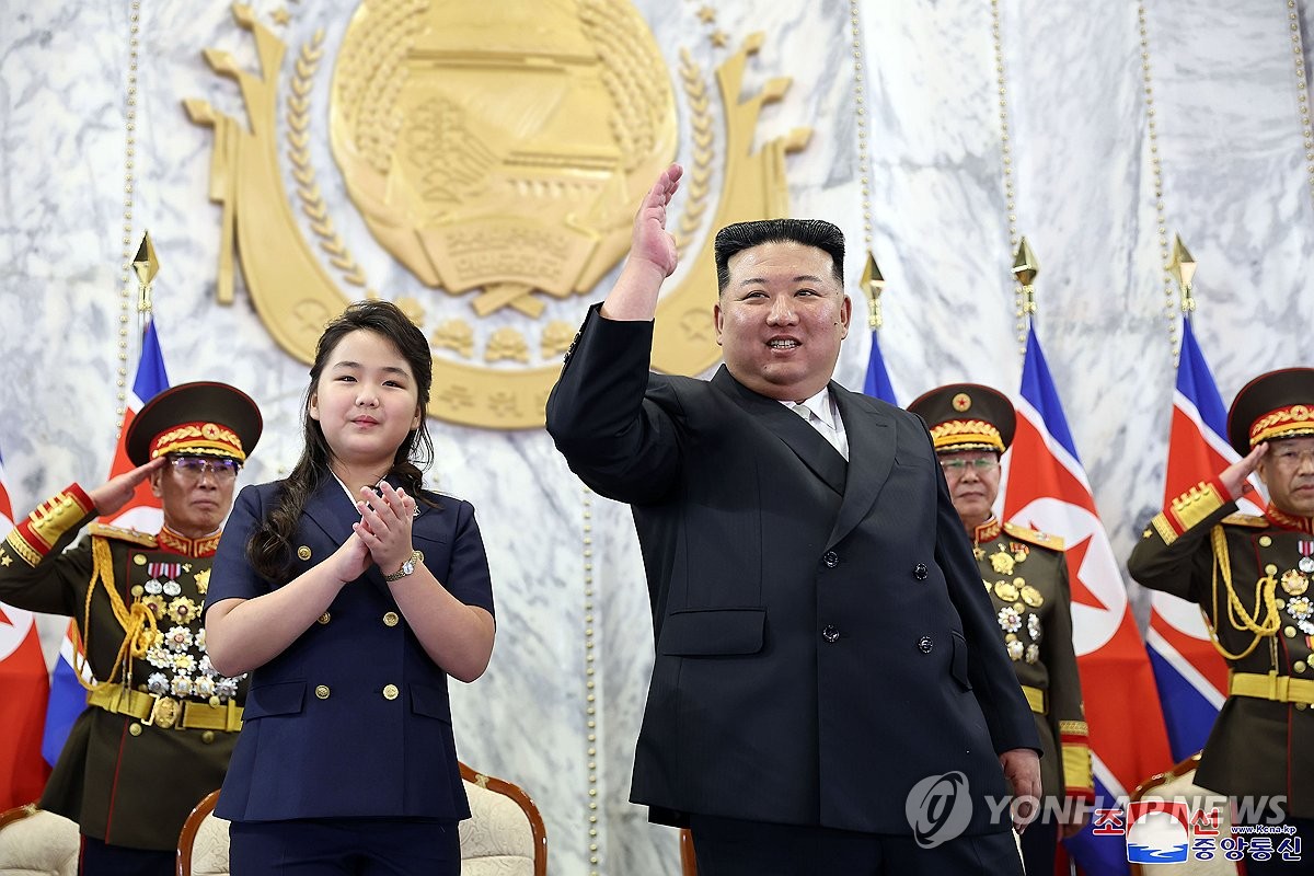 تعرف على ابنة زعيم كوريا الشمالية وخليفته المرجحة (…)