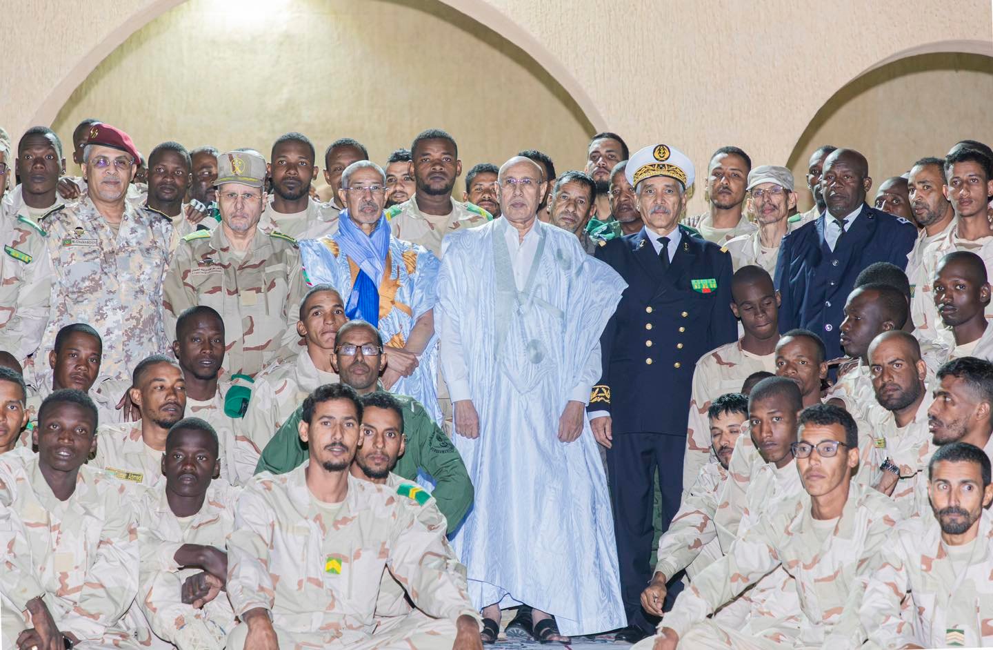 الرئيس غزواني يشارك مجموعة من الجنود وضباط الصف والضباط (…)