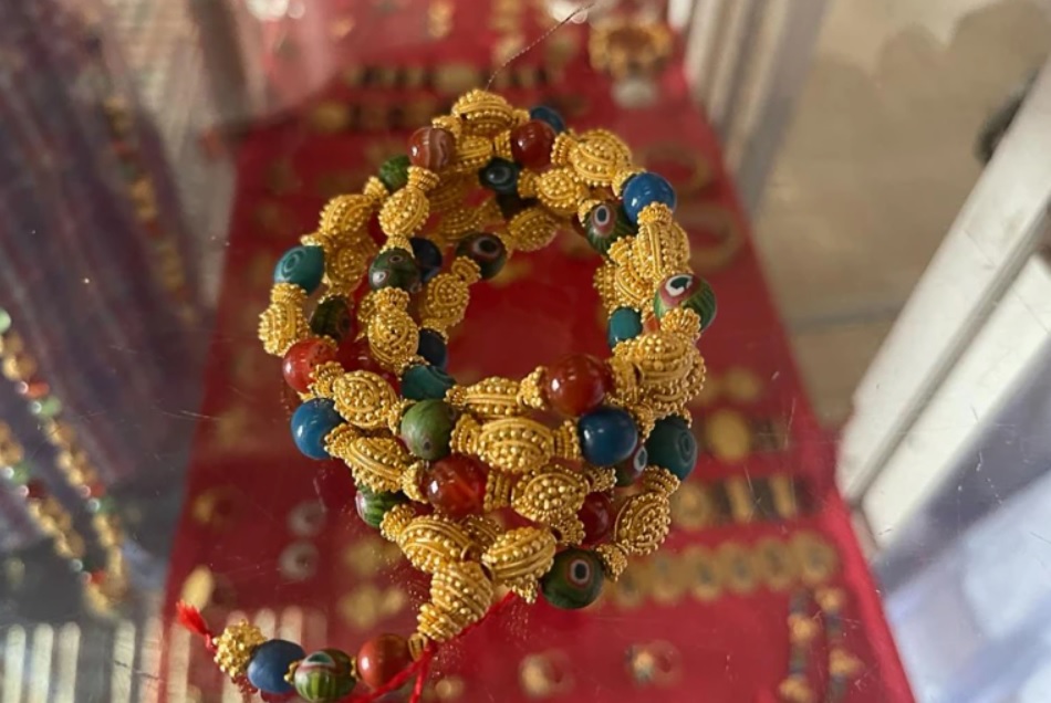 تعرف على إبداعات صائغ المجوهرات في موريتانيا: صنعت بوسائل (...)