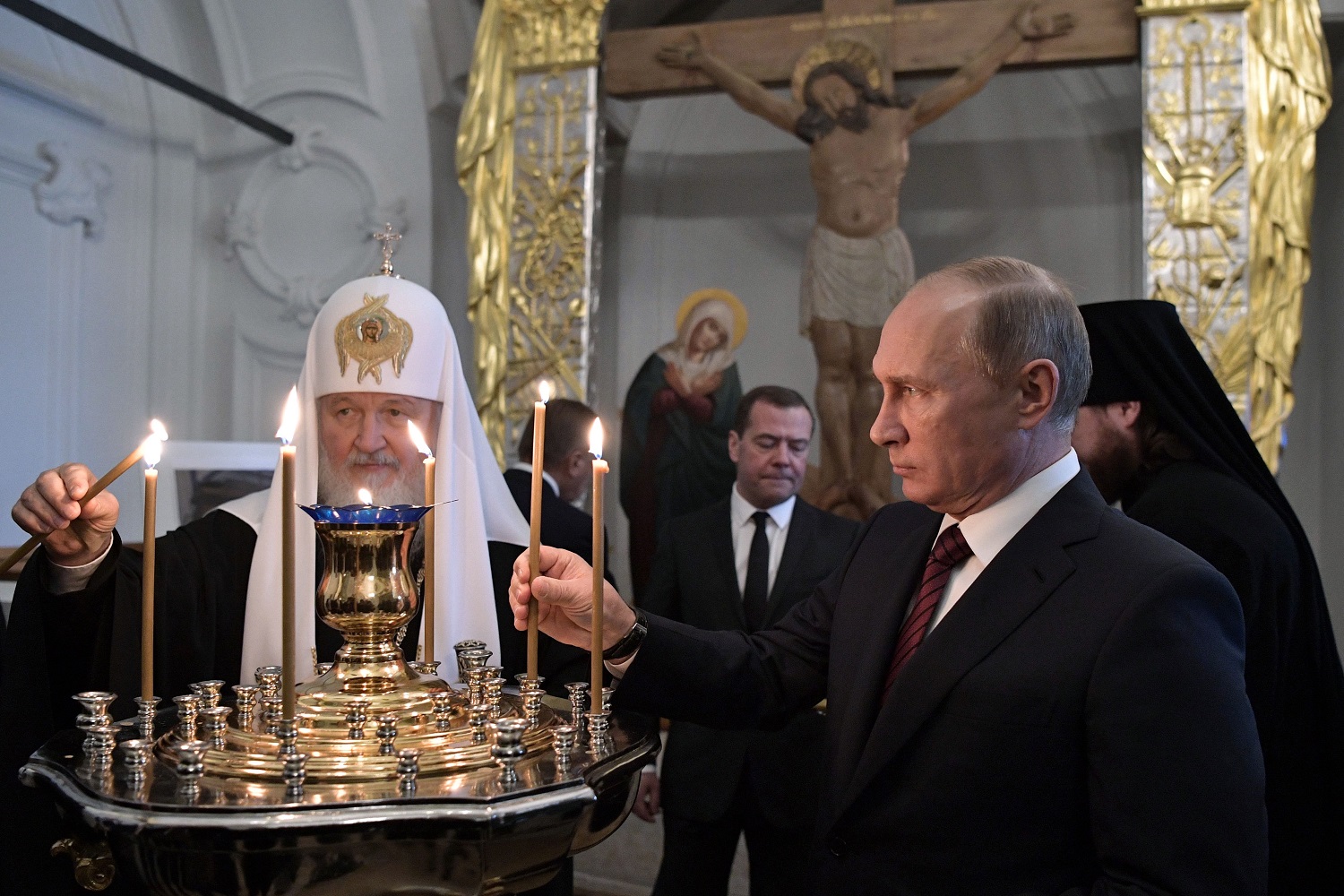 بوتين زعيما للعالم المسيحي.. الأبعاد الدينية وراء الغزو الروسي (...)