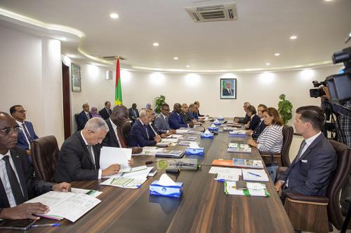 الوزير الأول ولد بلال يجتمع بالاتحاد الأوروبي في نواكشوط