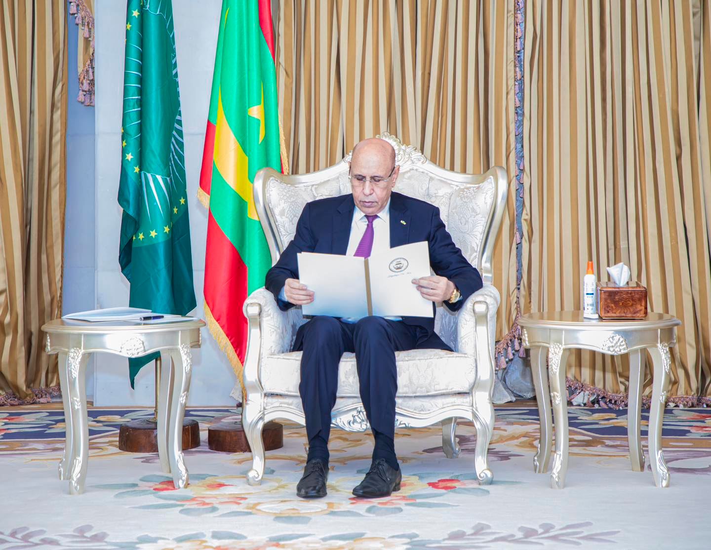 وفد وزاري مالي يسلم الرئيس الموريتاني غزواني رسالة من (…)