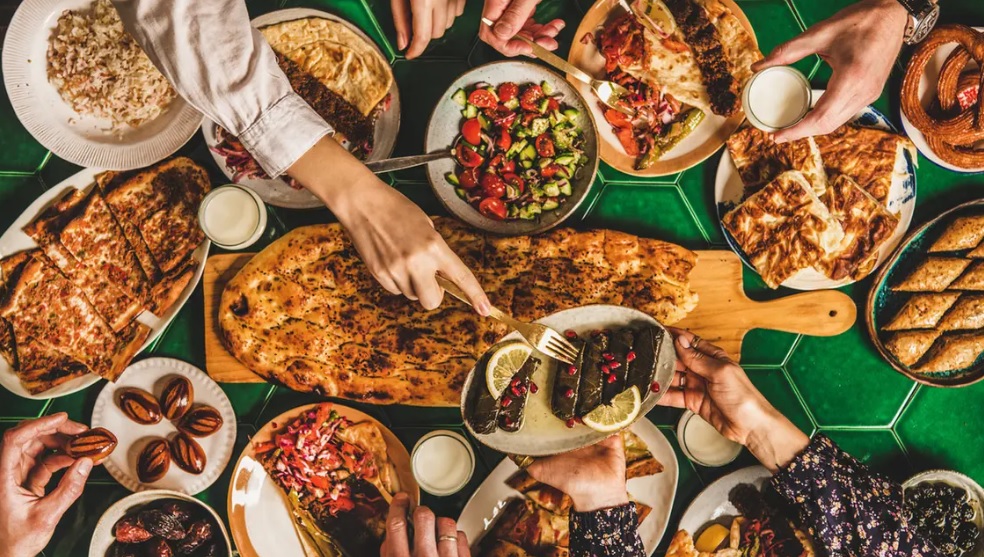 إليك أفضل 4 عادات غذائية لتتجنب زيادة الوزن في رمضان
