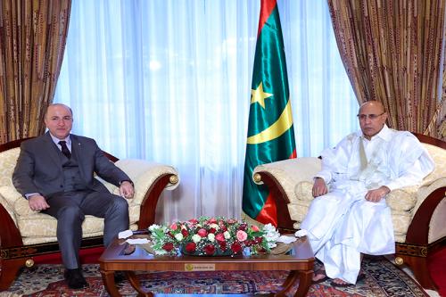 الرئيس الموريتاني يلتقي بمسؤولين سامين جزائريين(صور)
