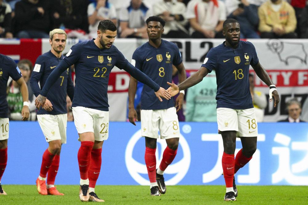 فيروس يتفشى بين لاعبي فرنسا قبل يومين من النهائي
