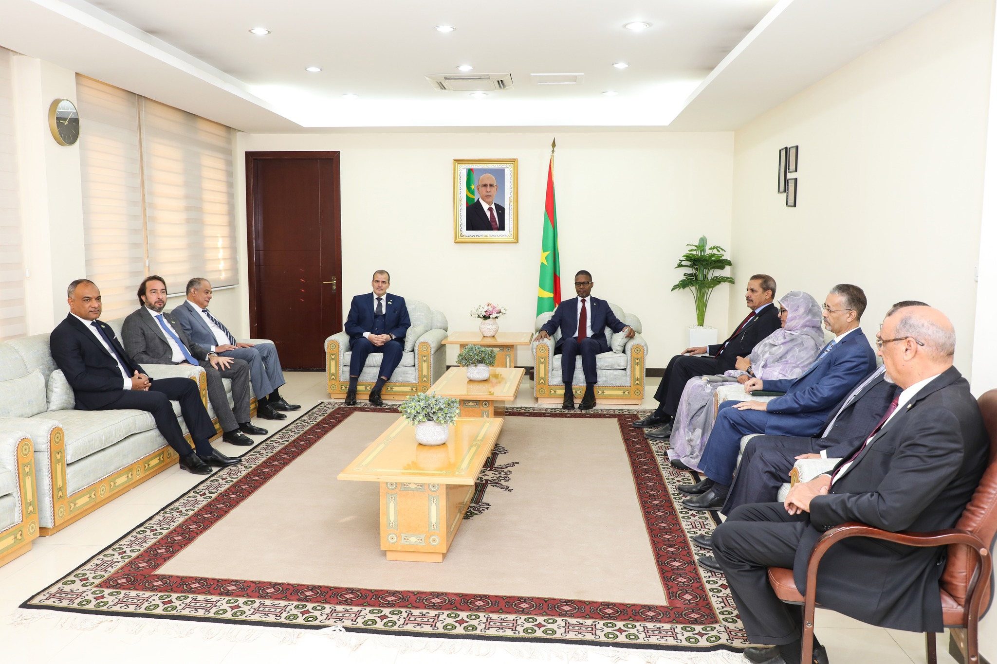 الوزير الأول يبحث القضايا ذات الاهتمام المشترك بين موريتانيا (...)