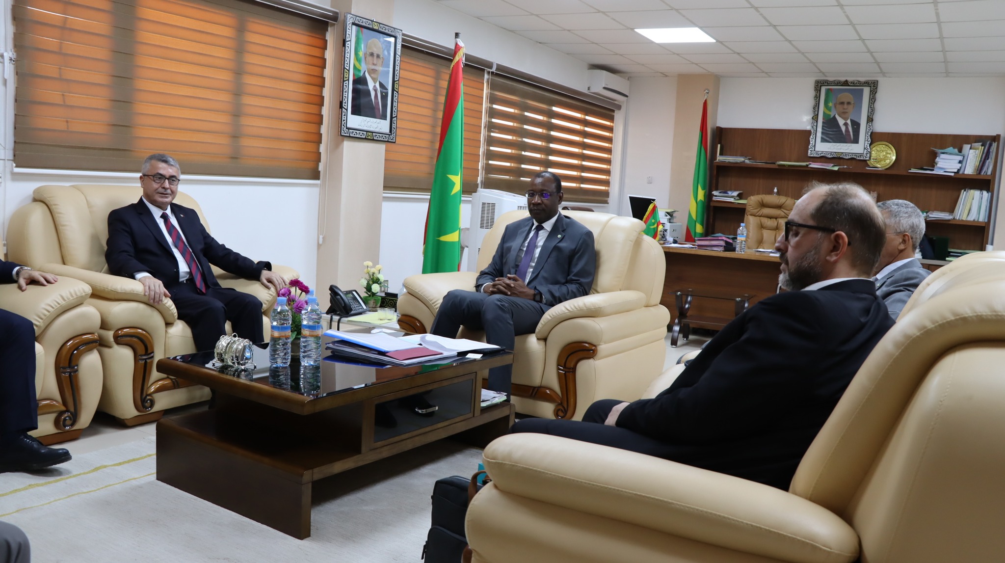 وزير الإسكان يلتقي السفير التركي بموريتانيا