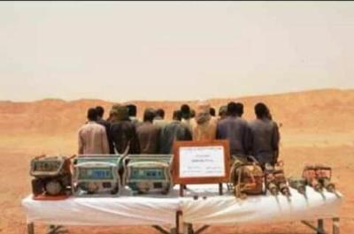 الجيش الجزائري يقبض على ثلاث سيارات بها 18 منقبا موريتانيا