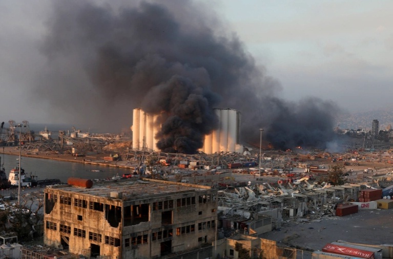 انفجار بيروت.. عشرات القتلى وآلاف الجرحى بمنطقة الميناء (…)
