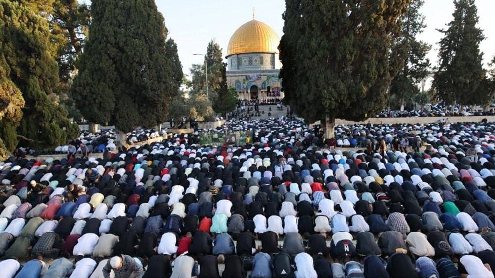 صور.. أكثر من 100 ألف فلسطيني يؤدون صلاة العيد بالأقصى