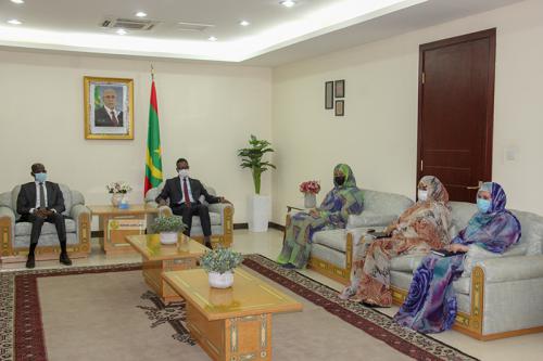 الوزير الأول يتباحث مع المدير العام للمنظمة الإفريقية (…)