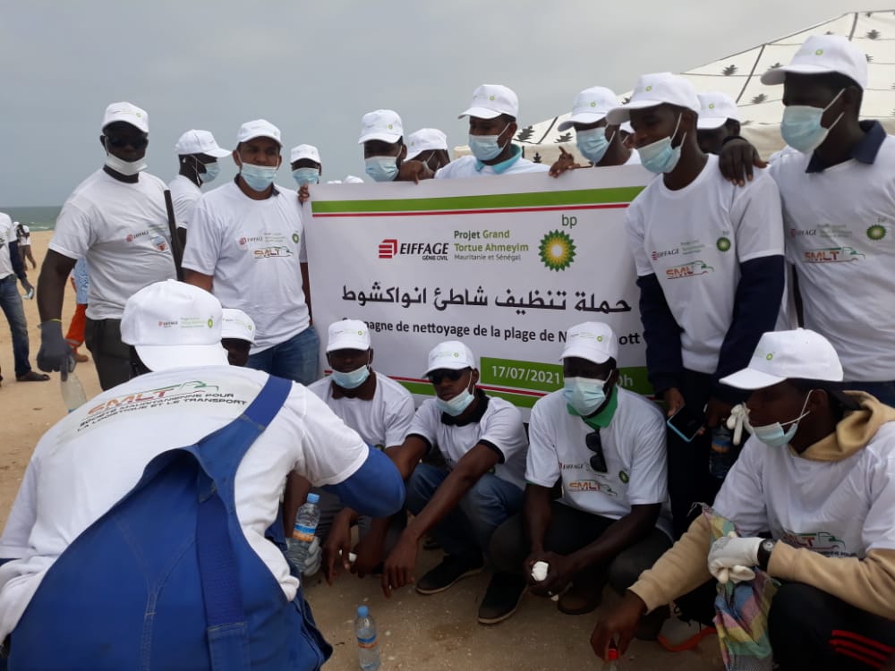 شركة “أيفاج” تنظم يوما بيئيا لتنظيف شاطئ نواكشوط(صور)