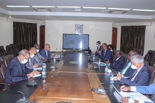 وزراء موريتانيون يبحثون مع بعثة البنك الدولي آفاق التعاون