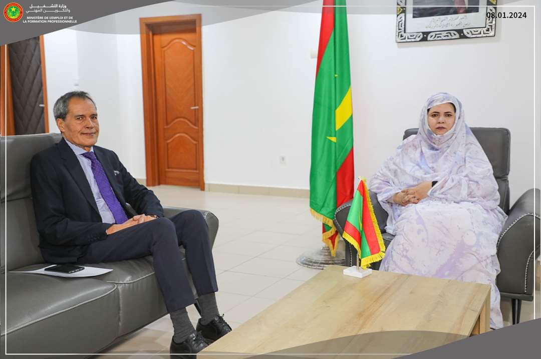 وزيرة التشغيل بنت أحمدناه تستعرض مع السفير المغربي (…)