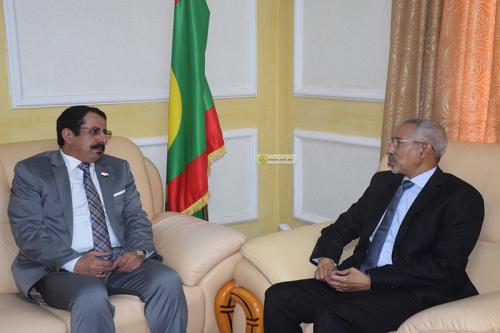 سفير اليمن في نواكشوط يبحث مع وزير الدفاع الموريتاني تعزيز (...)