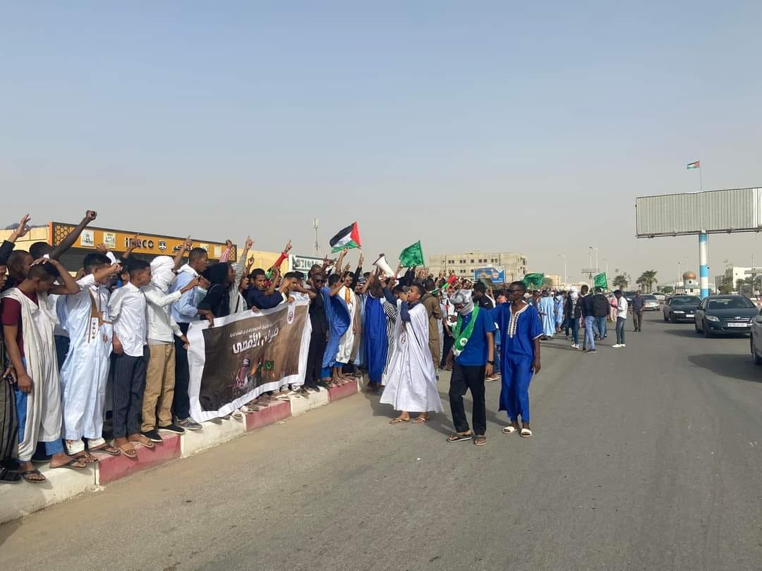 طلاب موريتانيون ينظمون وقفة احتجاجية أمام السفارة (…)