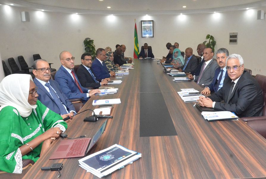 اللجنة الوزارية المكلفة بمتابعة ووضع الاطار القانوني&nbsp;(…)