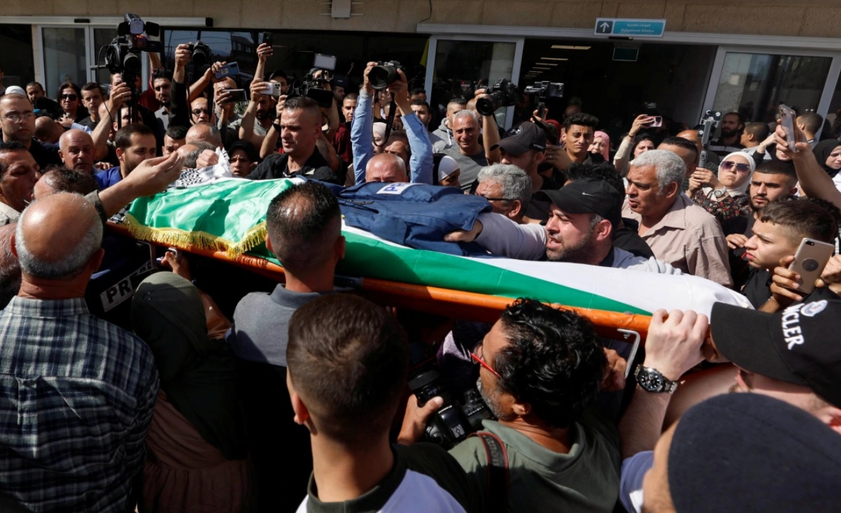 جمعيات صحفية ونقابية تستنكر جريمة اغتيال مراسلة الجزيرة (…)
