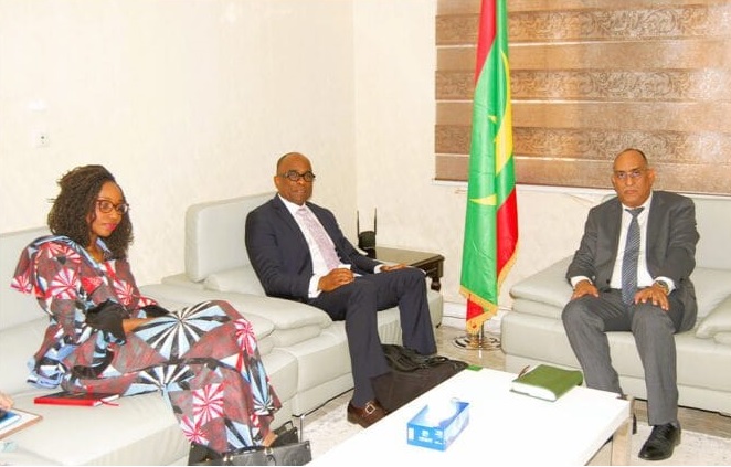 وزير المالية الموريتاني يلتقي مدير المركز الإقليمي (…)