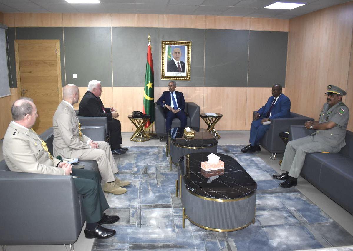 وزيرالدفاع الموريتاني يبحث التعاون العسكري مع السفير (…)