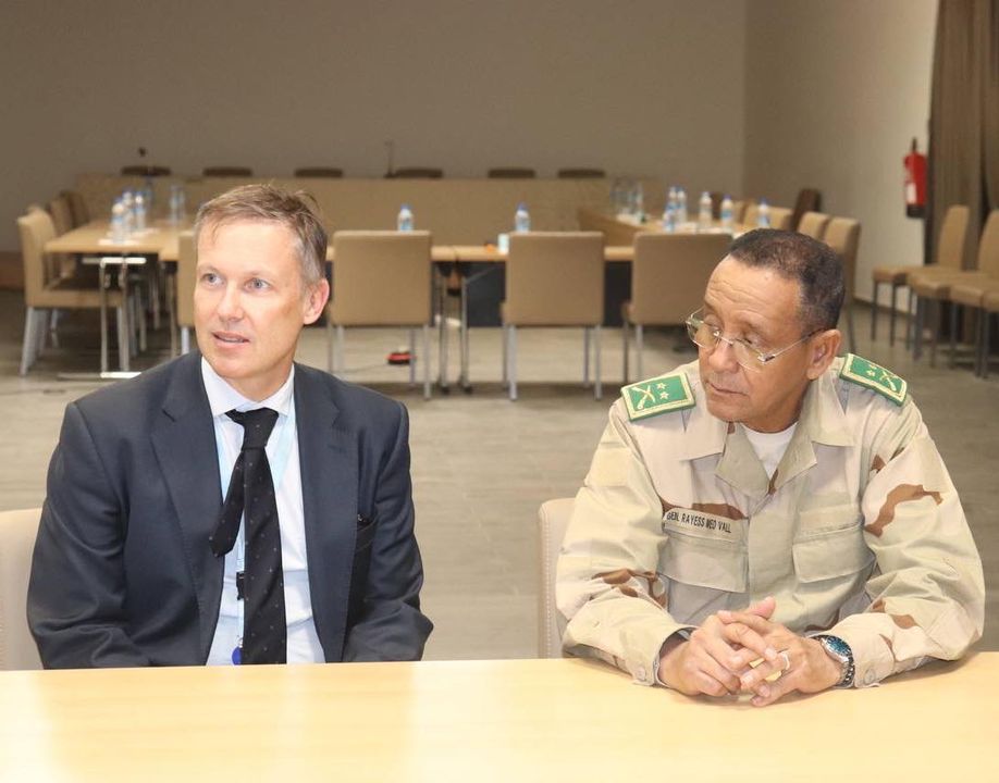 قائد الأركان العامة للجيوش المساعد الموريتاني يناقش (…)