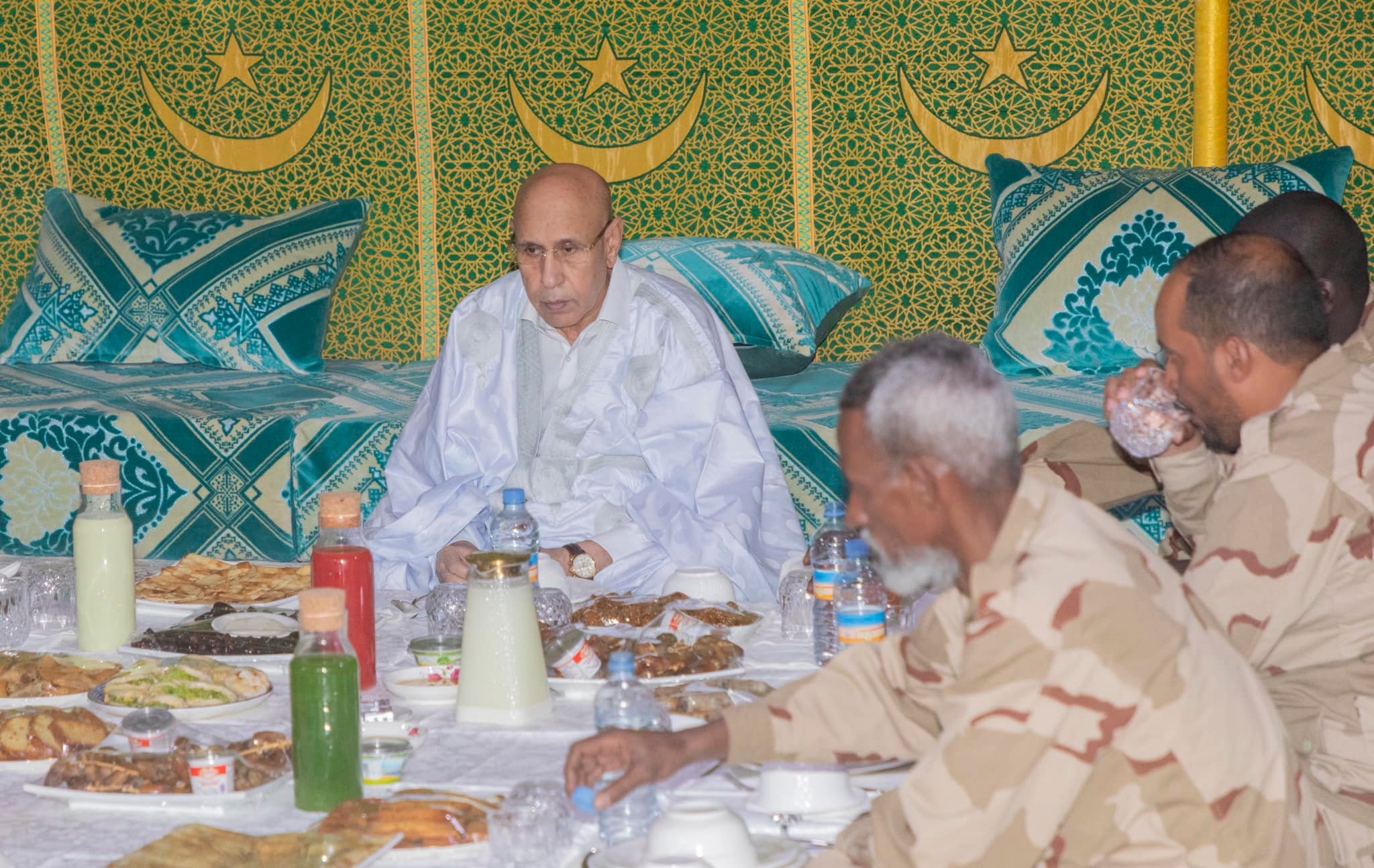 الرئيس ولد الغزواني يشارك الضباط وضباط الصف والجنود&nbsp;(…)