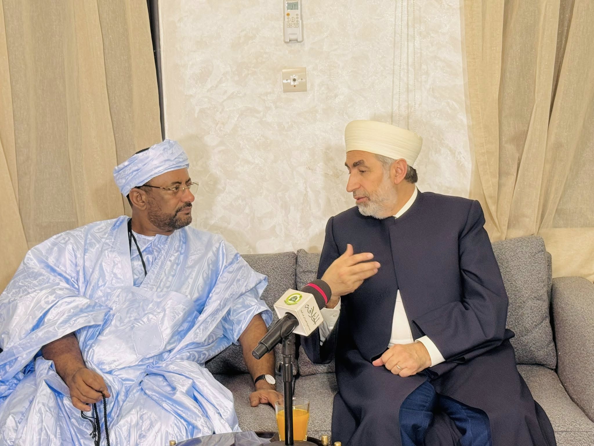نائب السفير الأمريكي والإمام الدكتور محمد بشار عرفات (…)