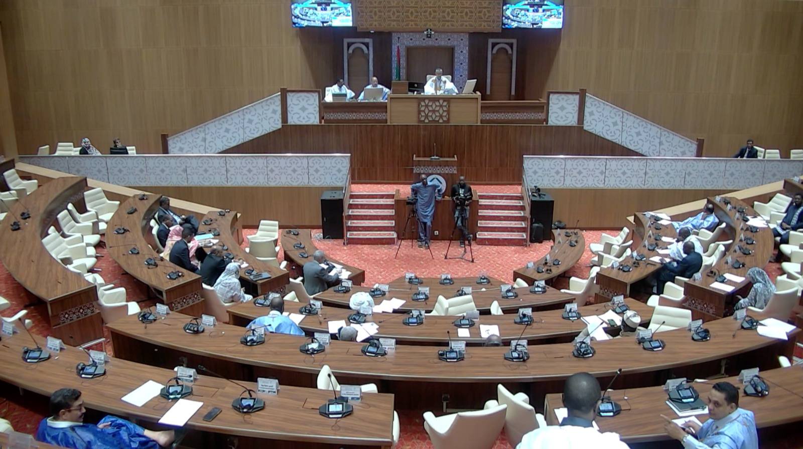 البرلمان الموريتاني: ممارسة الرقابة البرلمانية على العمل (…)