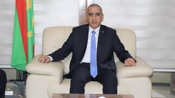وزير الداخلية الموريتاني يلتقي بسفيري المغرب والجزائر
