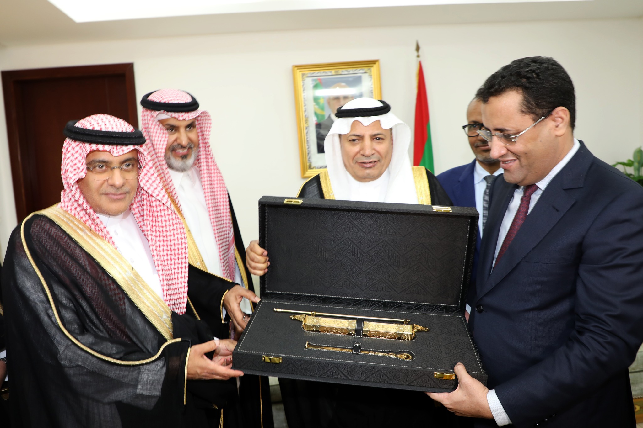 الوزير الأول يبحث فرص الاستثمار في موريتانيا مع وفد مجلس (…)