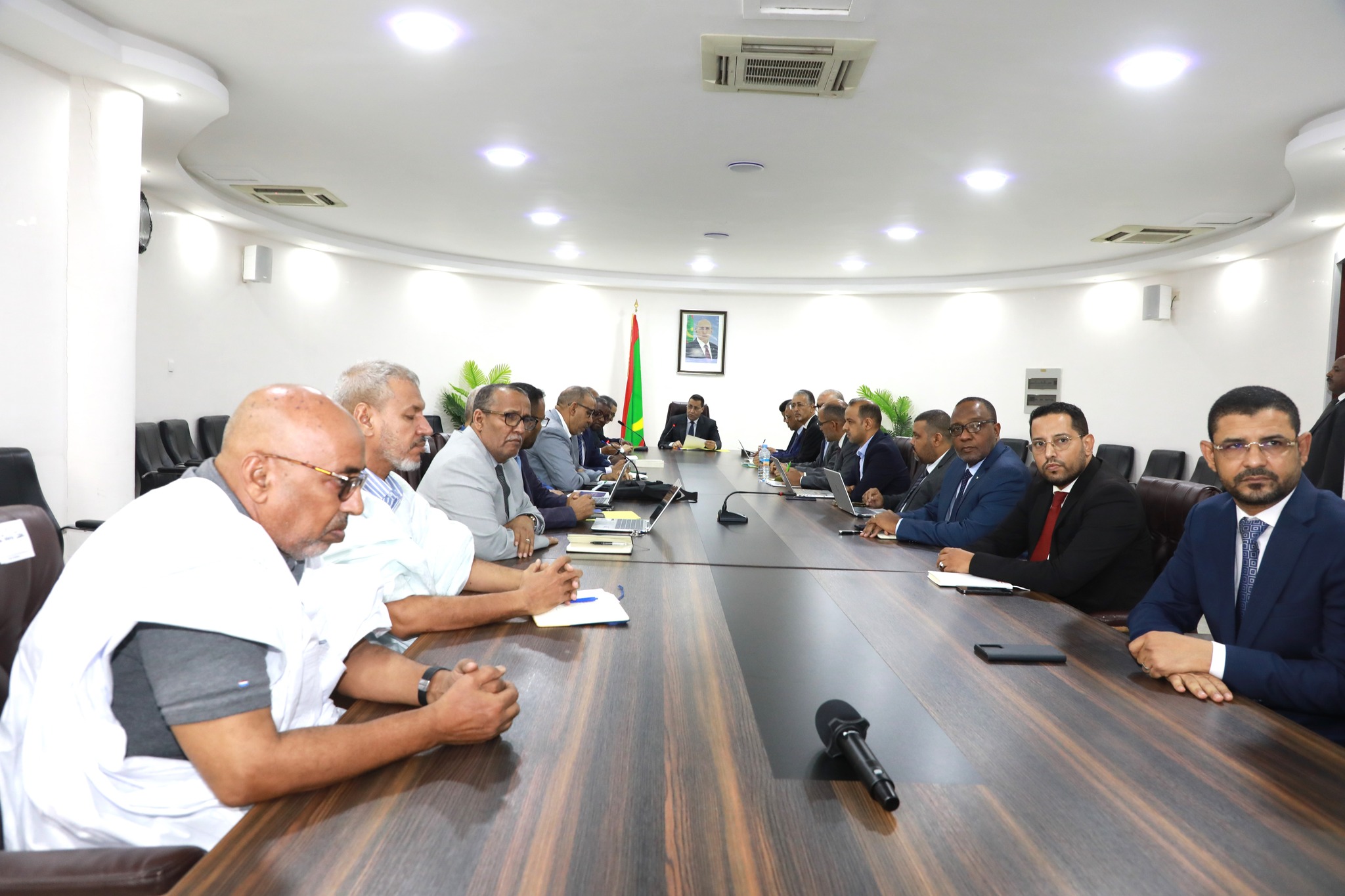 الوزير أول يؤكد للجنة الوزارية المكلفة بالأدوية على&nbsp;(…)