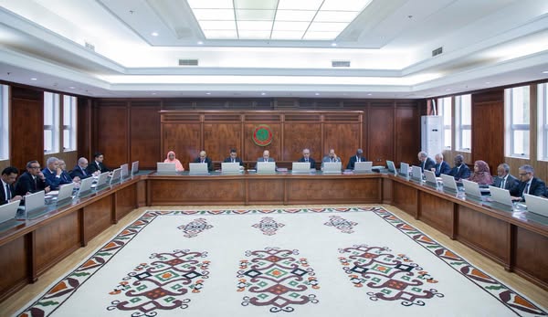 الوزير المكلف بالأمانة العامة للحكومة يقدم لمجلس الوزراء&nbsp;(…)