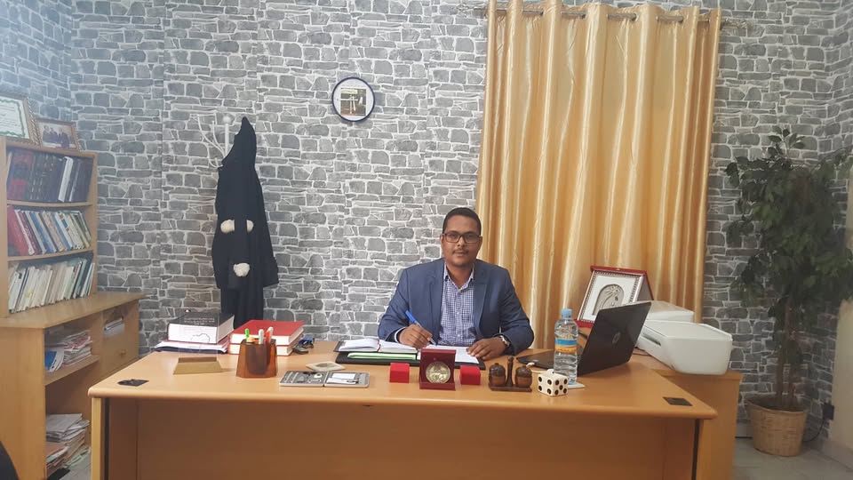 حول حلق شعر رأس السجين..!