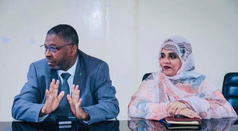 عمد بلديات انواكشوط يلتزمون بتوفير الزي المدرسي لتلاميذ (…)