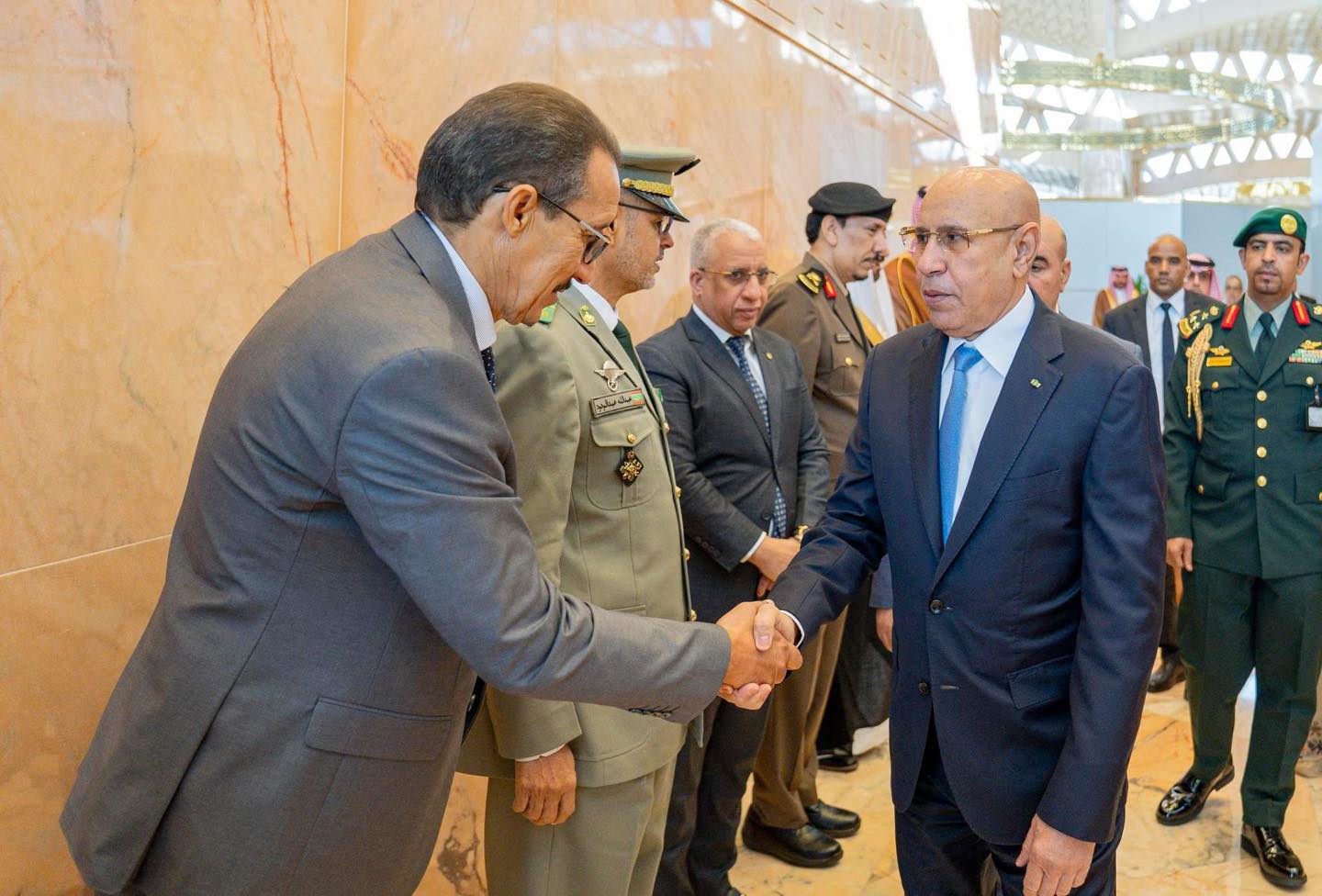 الرئيس غزواني في طريق عودته لانواكشوط بعد مشاركته في (…)