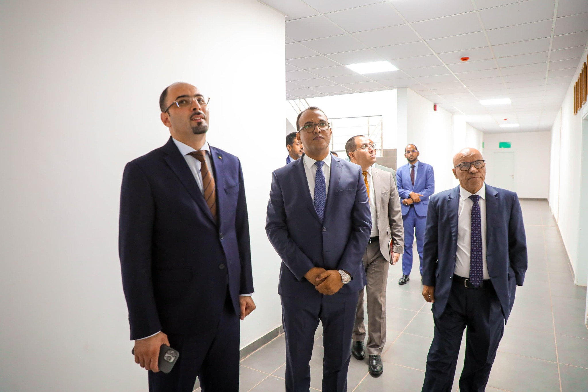 المدير العام للمدرسة الوطنية للإدارة يبحث مع السفير (…)