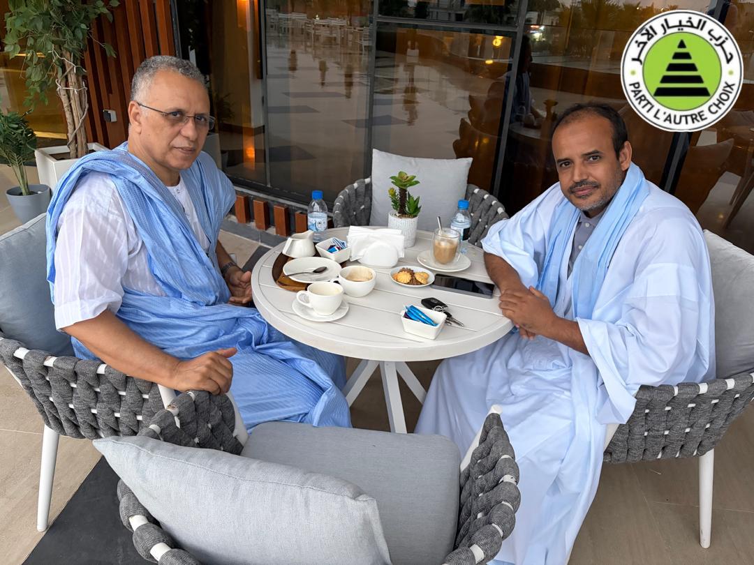 الرئيس ولد الوافي يلتقي عميد المحامين ولد بوحبيني