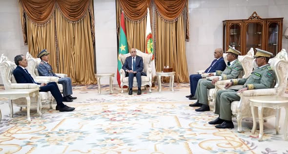 الرئيس غزواني يلتقي المفتش العام للقوات المسلحة المغربية