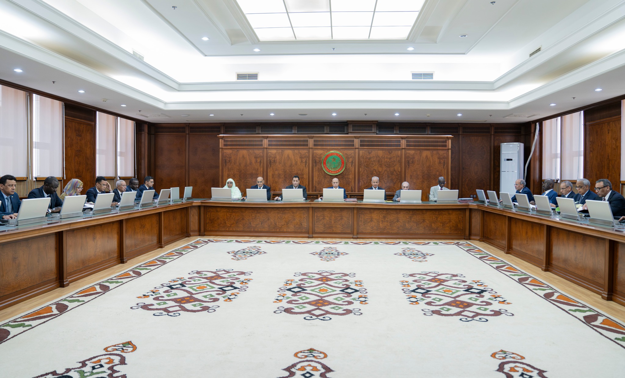 مجلس الوزراء يصادق على مشروع قانون يتعلق بالشاطئ(نص البيان)