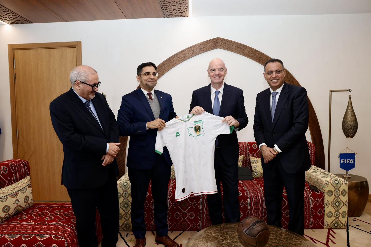 وزير تمكن الشباب والرياضة الموريتاني يلتقي رئيس الفيفا&nbsp;(…)