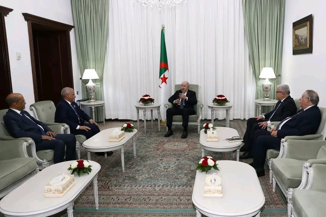 رئيس البرلمان الموريتاني يلتقي الرئيس الجزائري