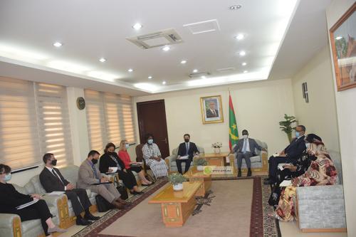 الوزير الأول يستقبل الوفد الأمريكي الذي يزور موريتانيا حاليا