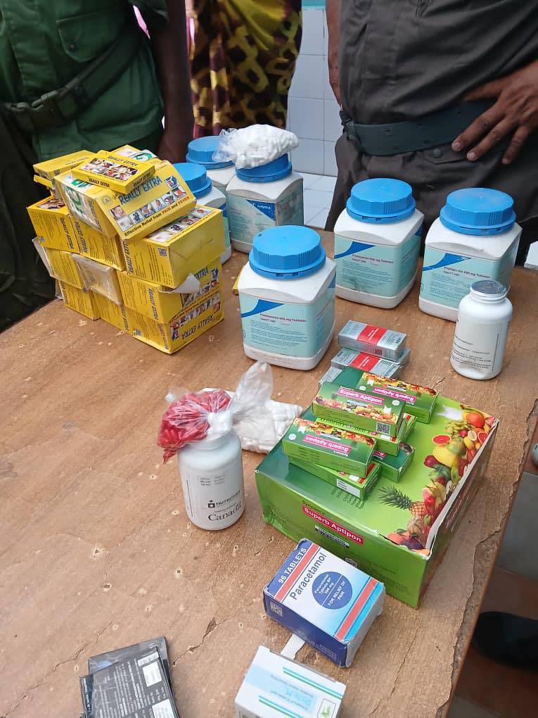 صور.. ضبط كميات من الأدوية مجهولة المصدر في سوق مدبوكو&nbsp;(…)