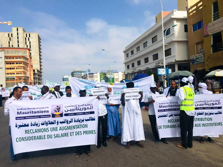 عمال موريتانيا يخرجون للاحتفال بعيدهم الدولي